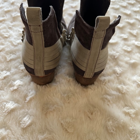 Diba True Booties, Sz 7 - Picture 3 of 5